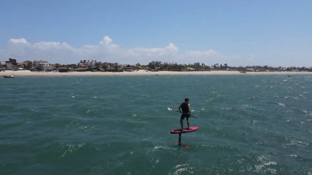 As habilidades necessárias para o downwind no SUP foil