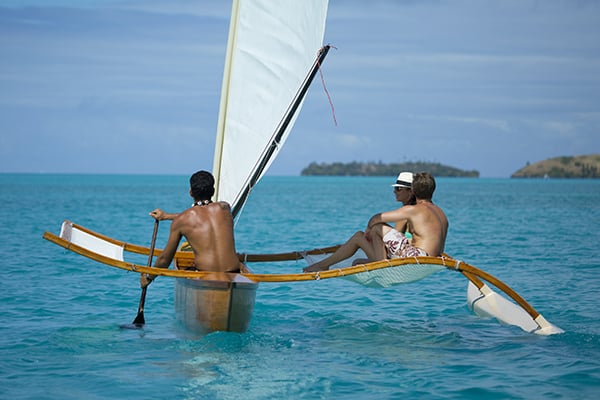 Canoa polinésia a vela